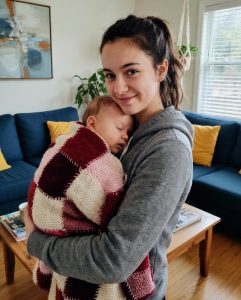 Teen Knits Late Mom’s Sweaters into Blanket for Baby Brother – Stepmom Throws It Away, but Grandma’s Revenge Brings Justice and Healing
