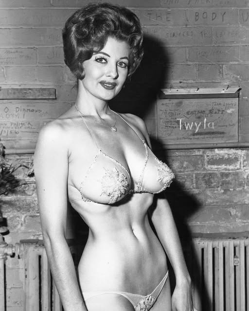 The Red-Haired Queen Who Defied Segregation, Shattered Burlesque Taboos, and Paid a Heavy Price for Love