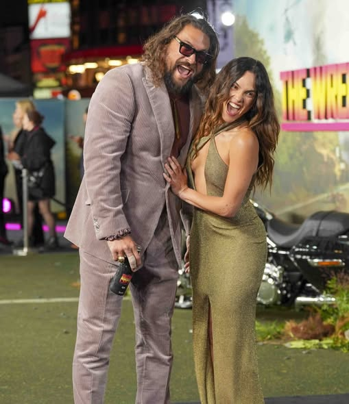 Jason Momoa’s Surprise Kiss on the London Red Carpet Leaves Fans Speechless – The Heartwarming Moment Everyone Is Talking About