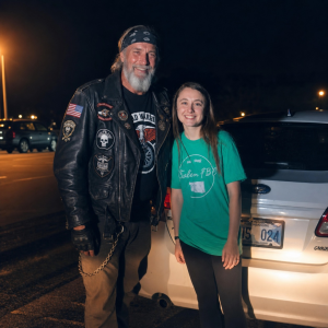 The Night a Biker Became an Angel: A Story of Courage, Compassion, and the Power of Stopping to Help