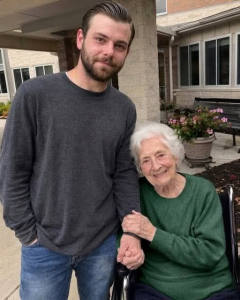 I Was Paid to Pretend I Was an Elderly Woman’s Son After She Died — The Nursing Home Said She Left Something Behind for Me