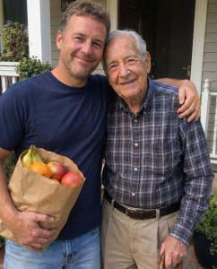 THE BEAUTIFUL STORY OF THE MAN WHO BROUGHT GROCERIES TO HIS LONELY 84-YEAR-OLD NEIGHBOR EVERY SUNDAY FOR 12 YEARS – WHAT HE RECEIVED AT THE FUNERAL LEFT HIM SPEECHLESS