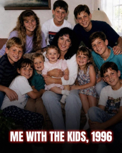 THE HEARTBREAKING DECISION OF A WOMAN WHO RAISED HER FIANCÉ’S 10 CHILDREN ALONE AFTER HE DISAPPEARED – 30 YEARS LATER, A SURPRISING ENVELOPE CHANGED EVERYTHING