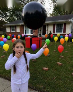 A SMALL BIRTHDAY CAKE, A MYSTERIOUS GIFT, AND A LESSON ABOUT THE POWER OF KINDNESS