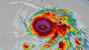 TERROR IN THE SKY: MASSIVE CATEGORY 5 HURRICANE RAPIDLY INTENSIFIES TOWARD COASTLINE AS CHAOS ERUPTS NATIONWIDE